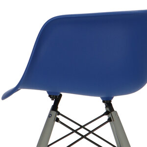 POP Stuhl DAW Graues Untergestell Dunkelblau POPfurniture POP Stuhl DAW Graues Untergestell Dunkelblau