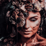 Schilderij Melani | Woman in nature