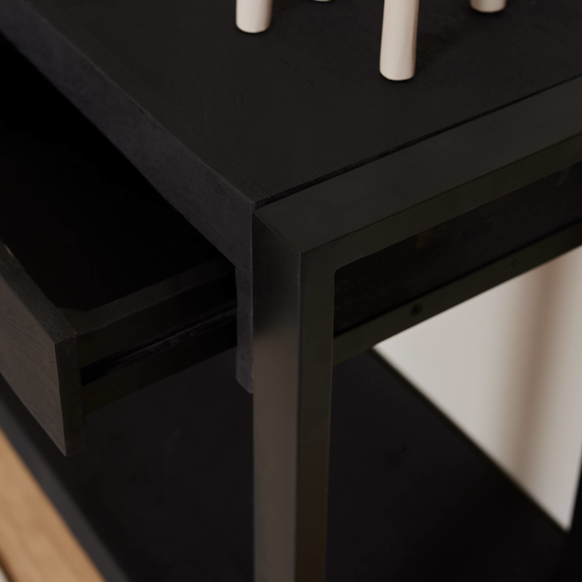Zwarte sidetable Britt Black 180 cm Max Wonen