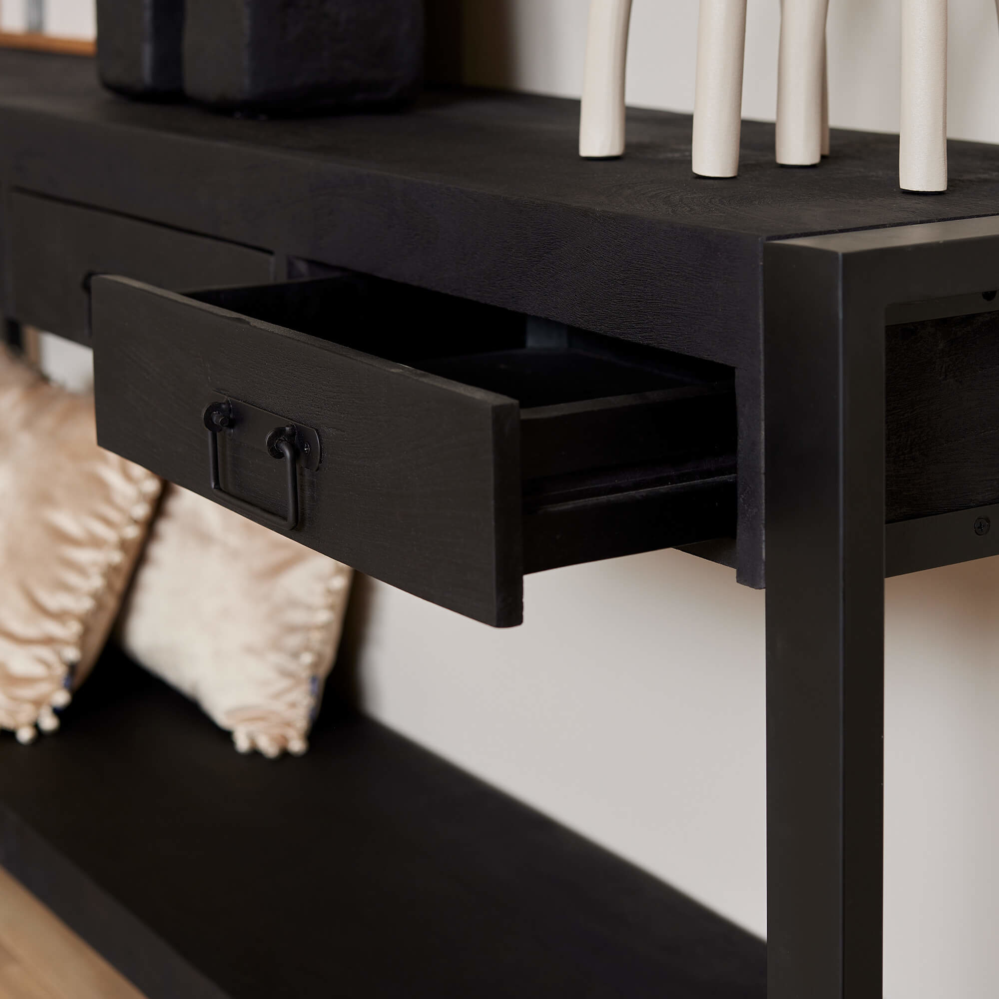 Zwarte sidetable Britt Black 180 cm Max Wonen