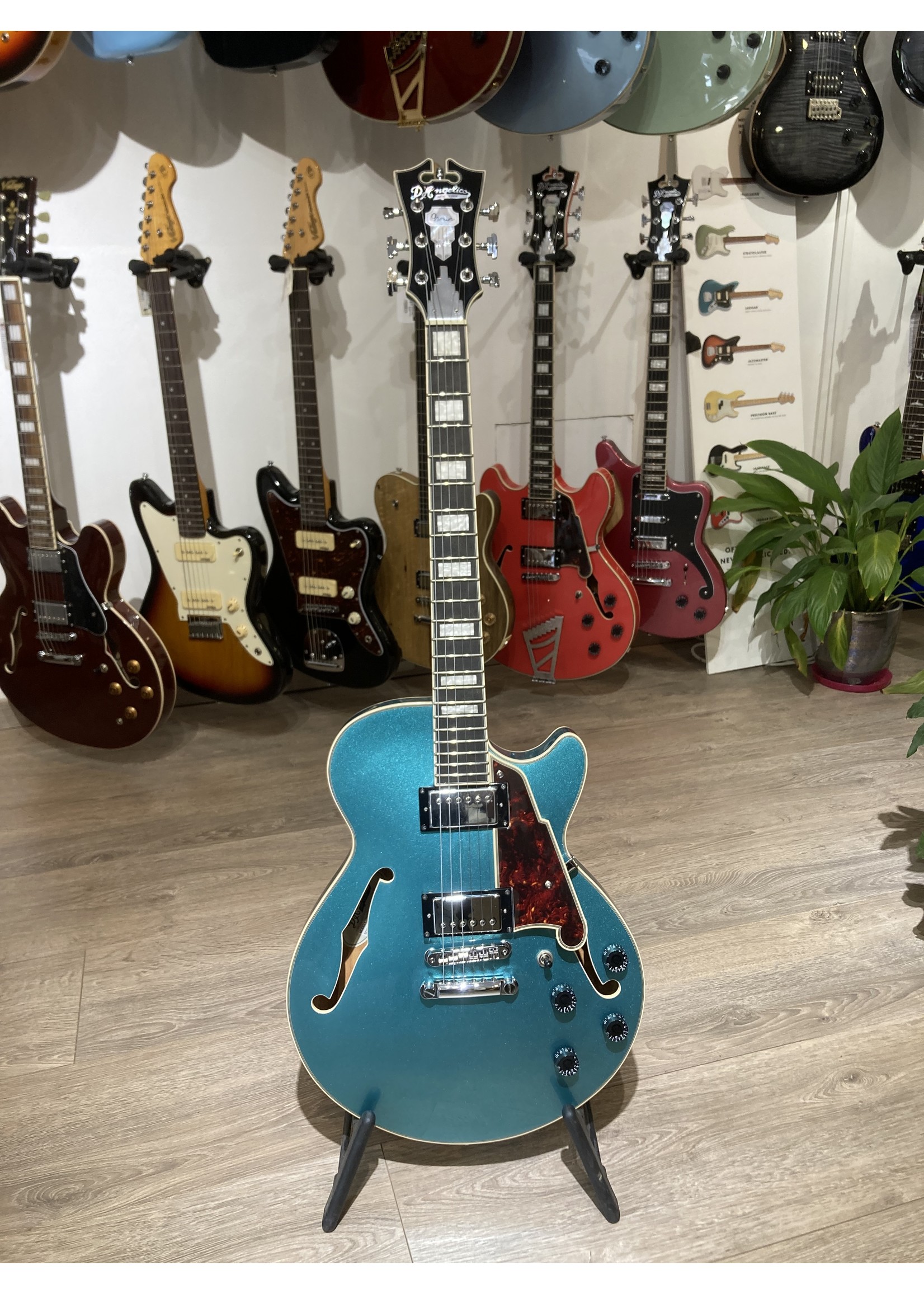 D'Angelico D'Angelico Premier SS (with stop-bar tailpiece) Ocean Turquoise Incl hoes
