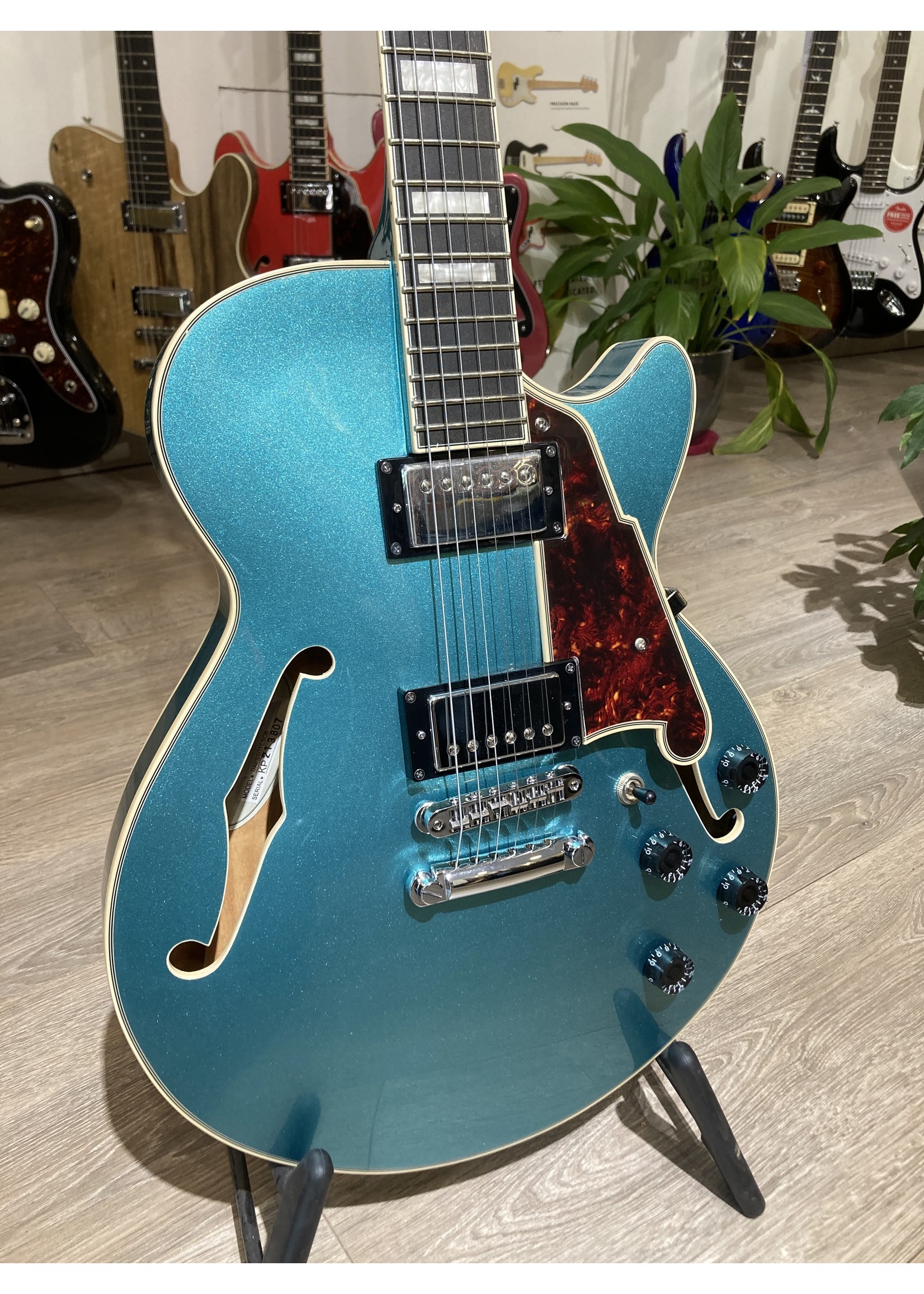 D'Angelico D'Angelico Premier SS (with stop-bar tailpiece) Ocean Turquoise  Incl hoes