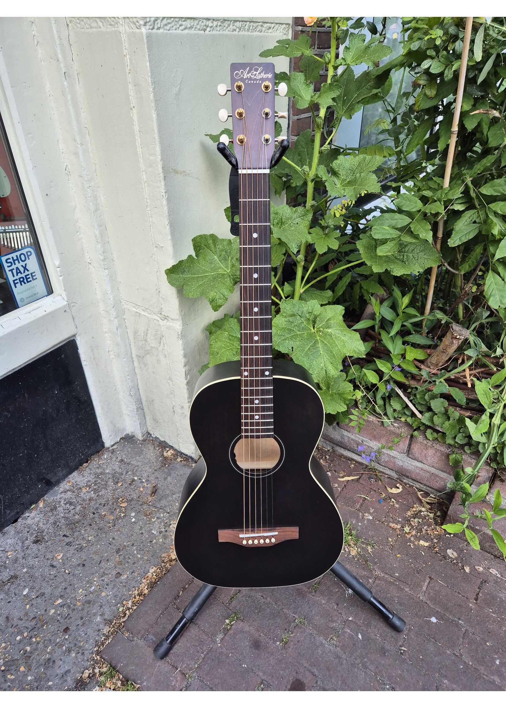 ART & LUTHERIE Art & Lutherie Roadhouse Faded Black E/A B stock