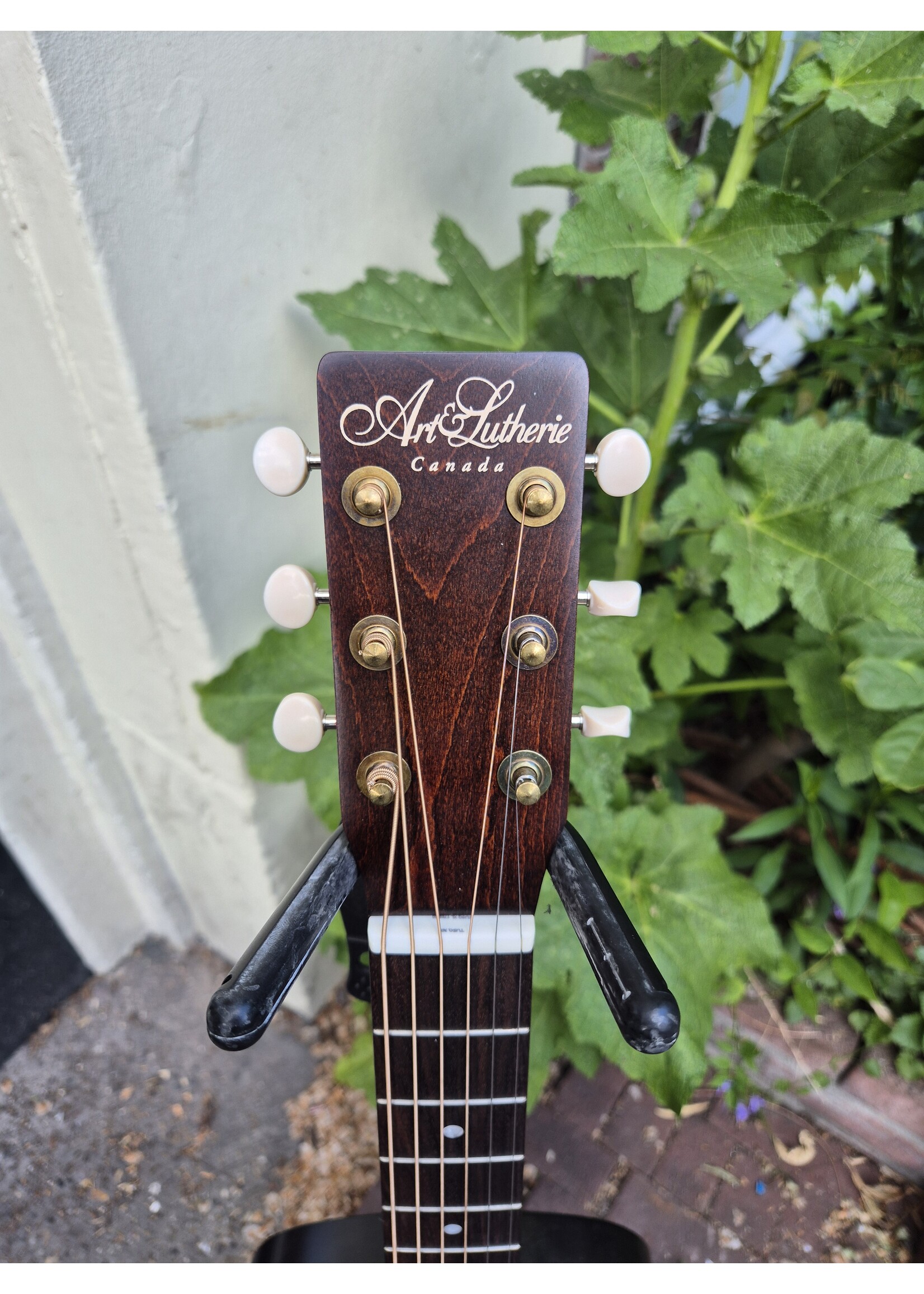 ART & LUTHERIE Art & Lutherie Roadhouse Faded Black E/A B stock