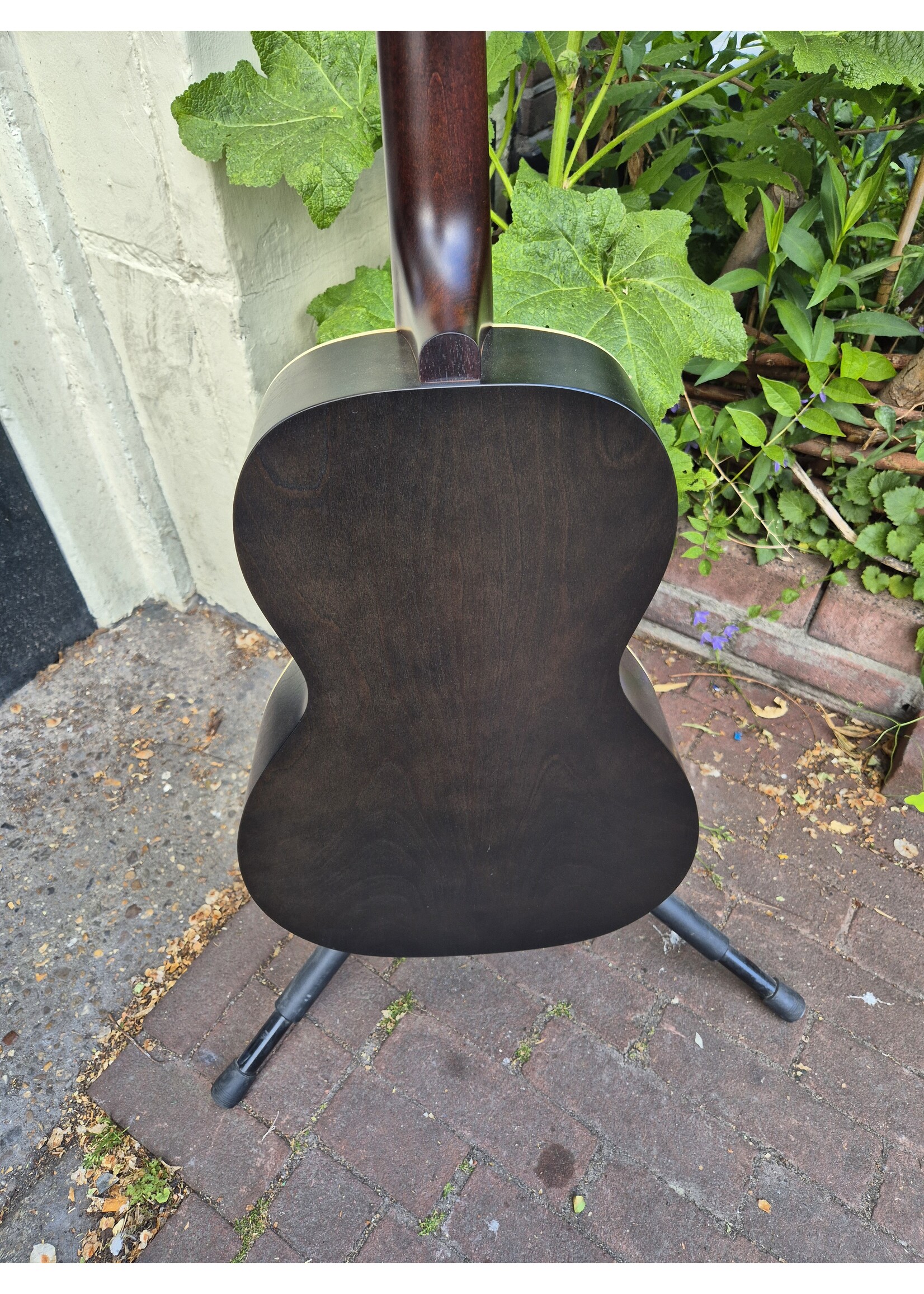 ART & LUTHERIE Art & Lutherie Roadhouse Faded Black E/A B stock