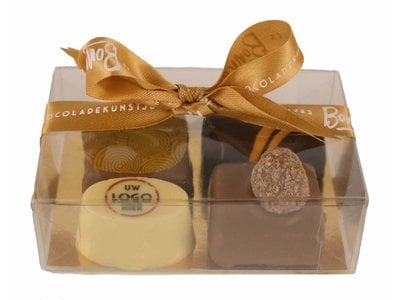 Teddy en Coco chocolade Vier bonbons in mini doosje met logo