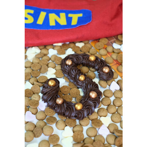Teddy en Coco chocolade Luxe handgespoten chocoladeletter puur