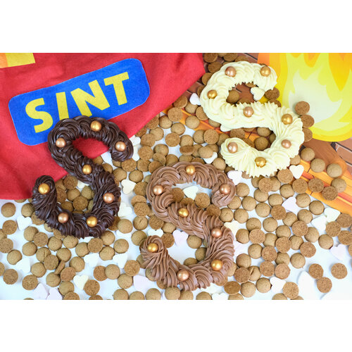Teddy en Coco chocolade Luxe handgespoten chocoladeletter wit