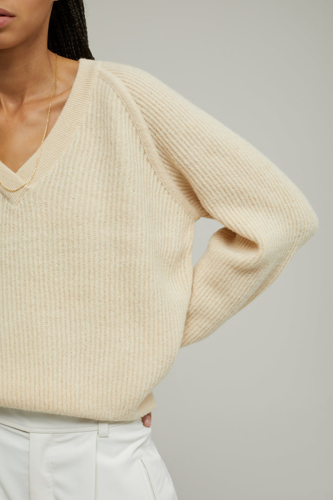 Closed Fisherman's Rib V-Sweater