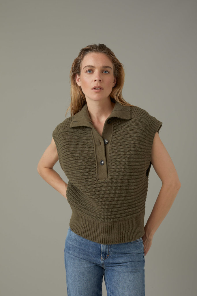 Closed Sleeveless Sweater