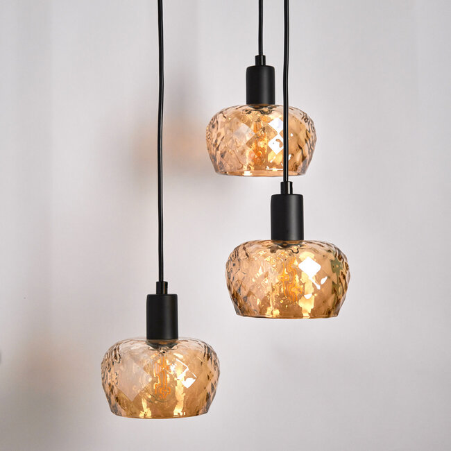 Suspension moderne noire mate avec verre ambré 3 lumières - Scott