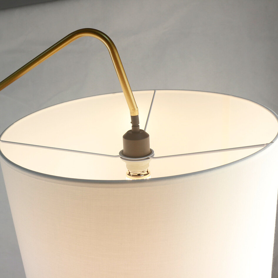Lampadaire design Monica en marbre à détails dorés