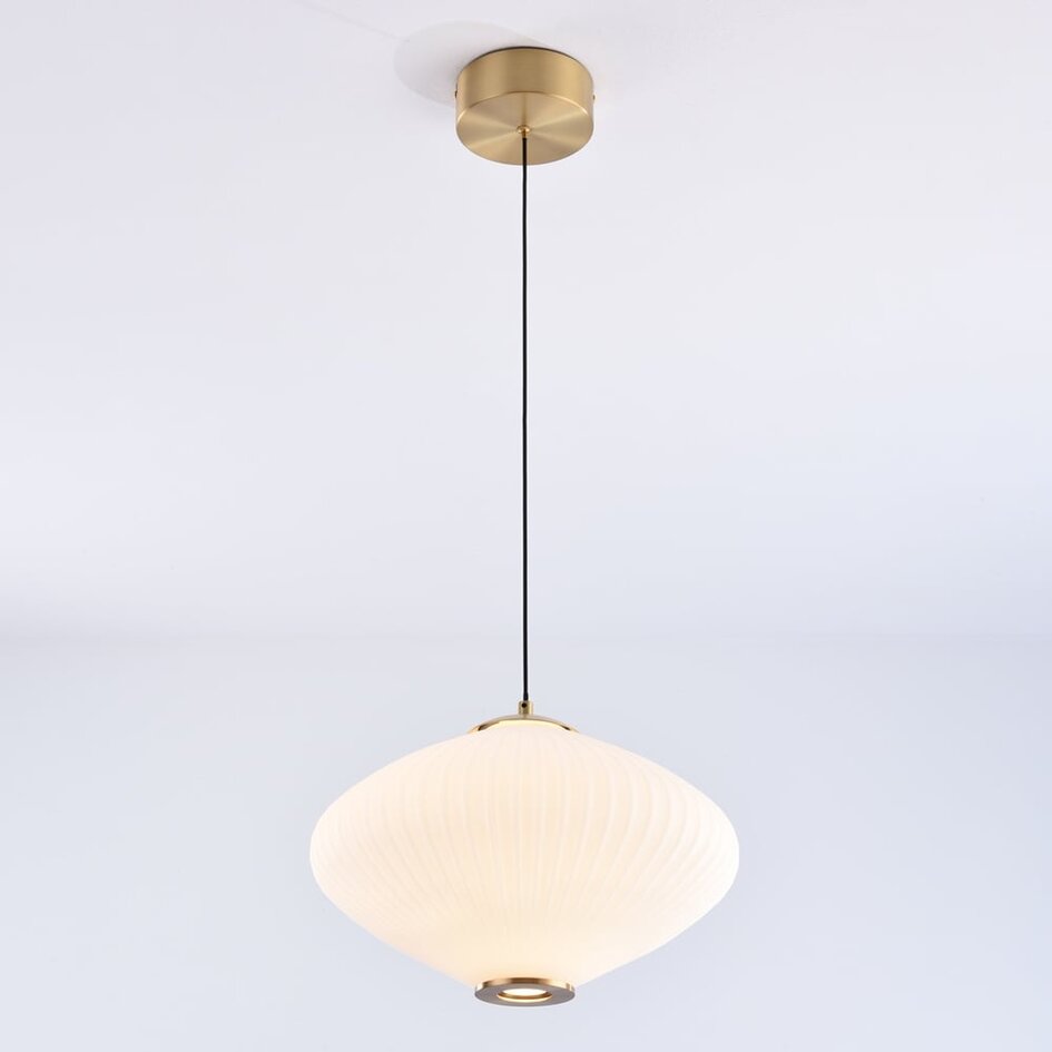 Suspension en verre blanc laiteux et détails en bronze - Mateja