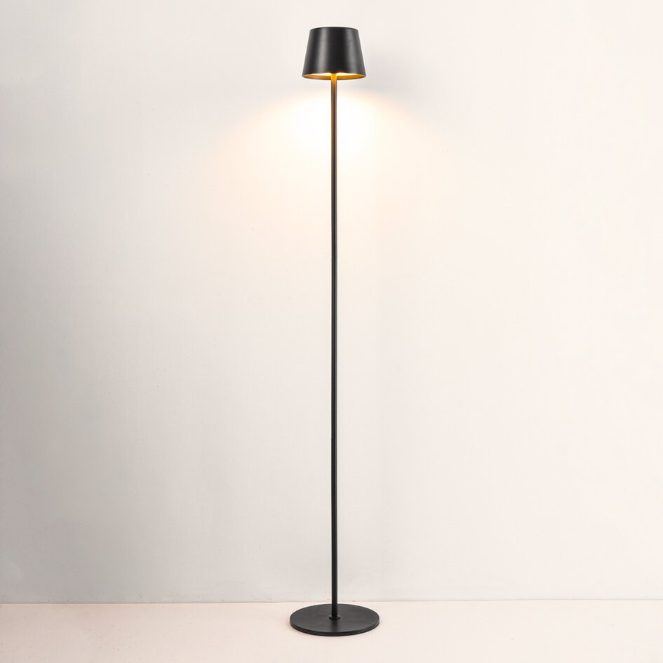 Lampadaire minimaliste noir Jytte - dimmable