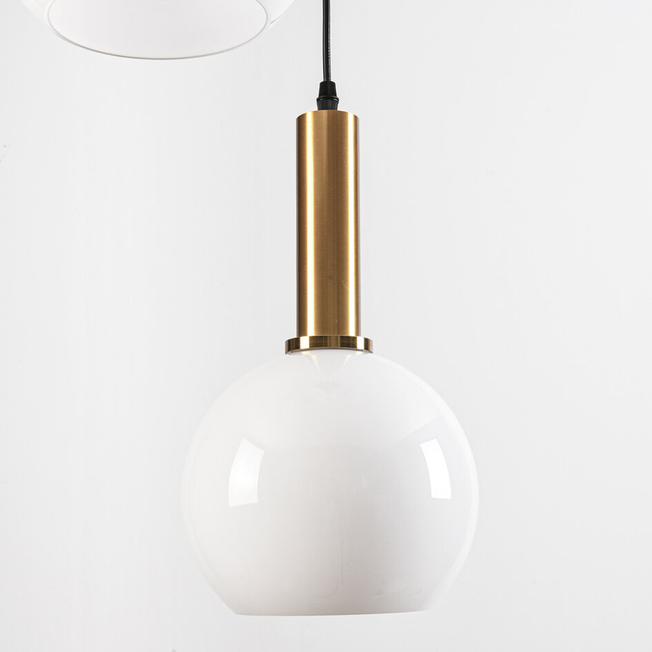 Suspension Aiden 3 lumières en verre opalin - blanc opalin et doré