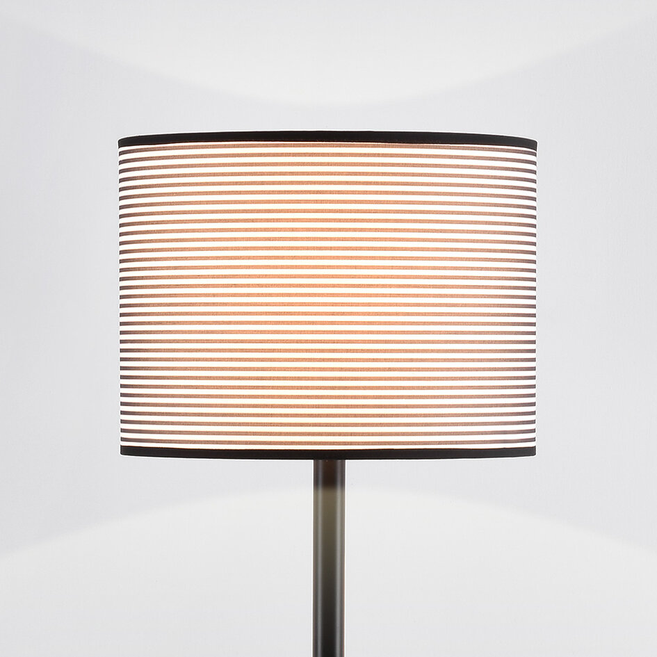 Lampadaire Maggie en noir à abat-jour en tissu