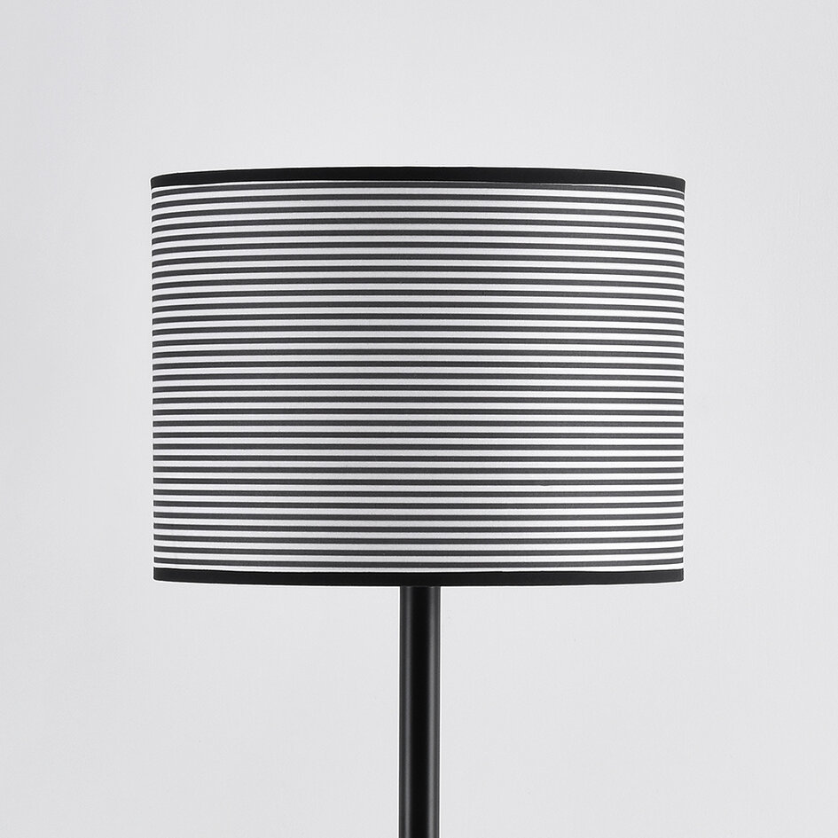 Lampadaire Maggie en noir à abat-jour en tissu