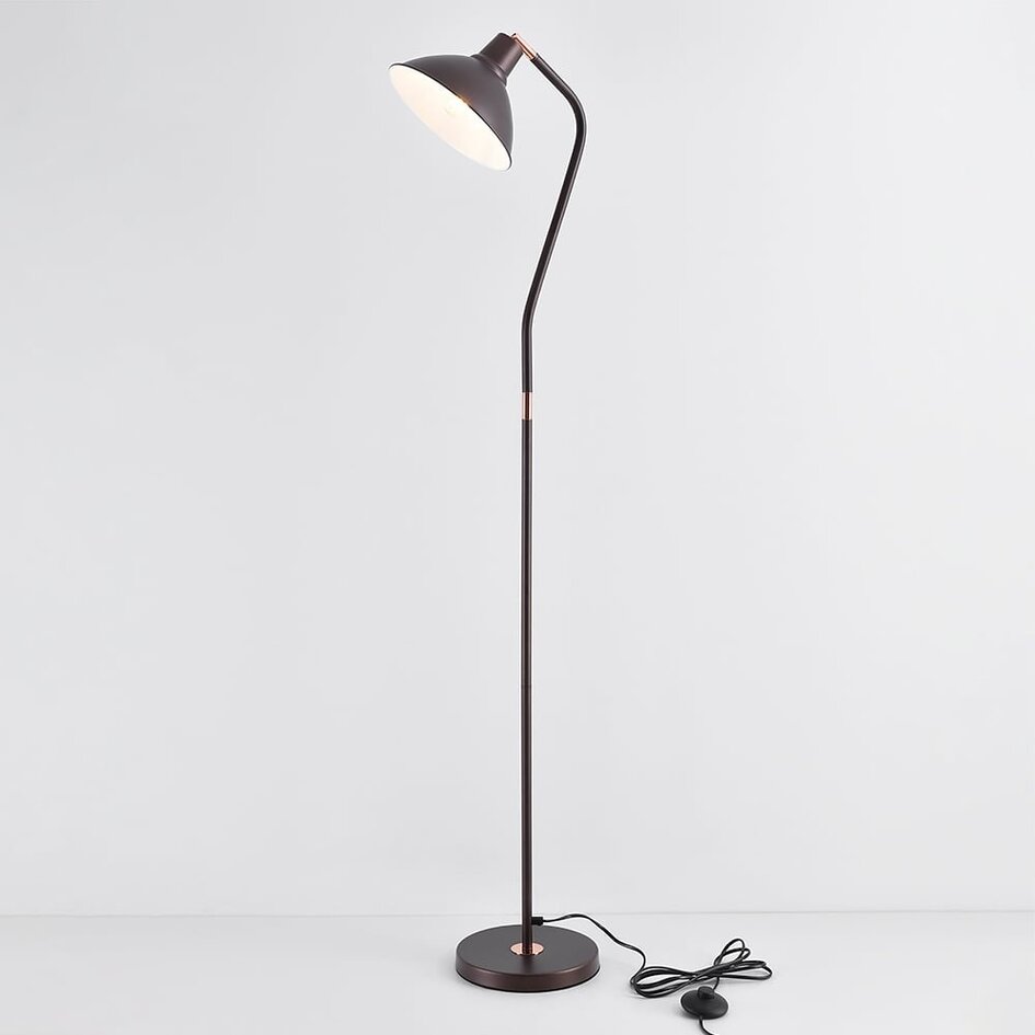 Lampadaire Freddie en brun café à abat-jour inclinable