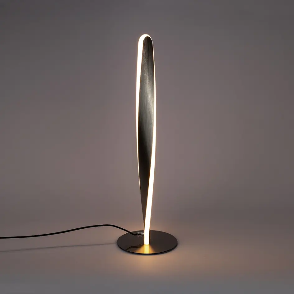 Lampe à poser design torsadée Rizar - nickel satiné
