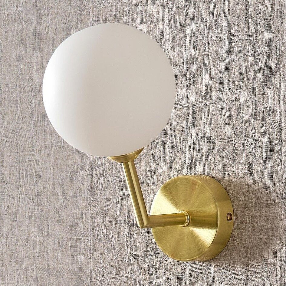 Applique Runda - doré avec globe en verre opalin