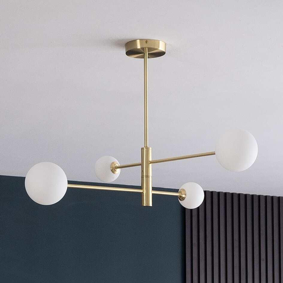 Plafonnier Stiri 4 lumières - doré avec globes en verre opalin