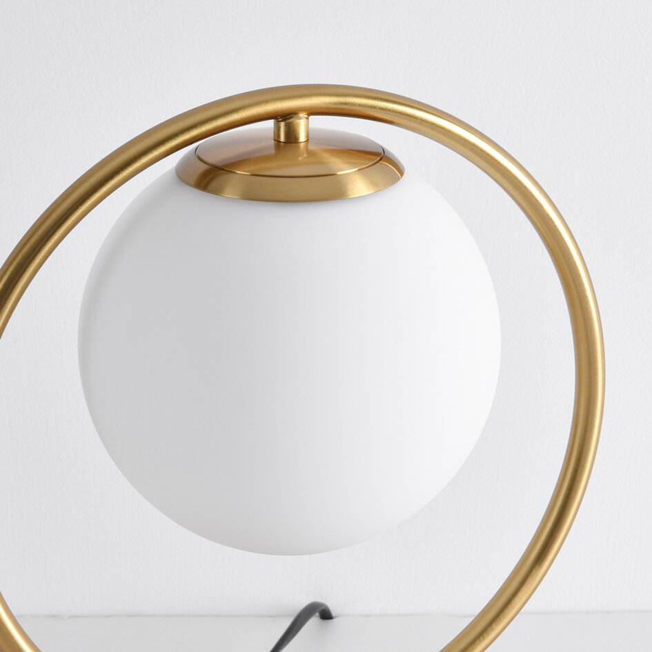 Lampe de table design doré avec verre blanc laiteux - Gene