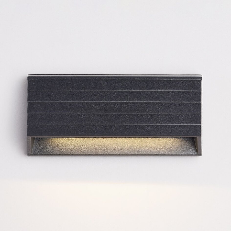 Applique murale extérieure industrielle Jane - noire avec LED intégrée