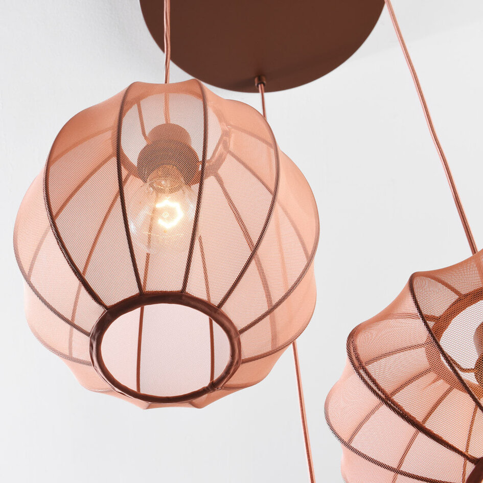 Suspension Japandi Velora à 3 lumières avec abat-jour en tissu rose