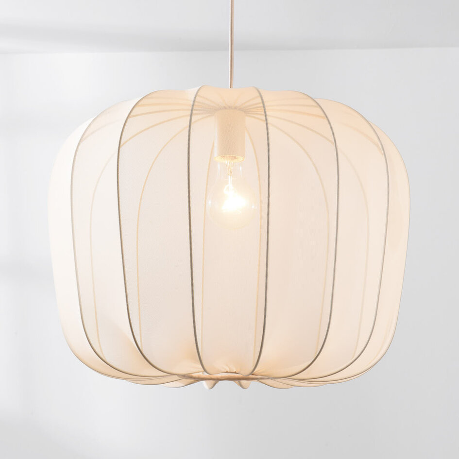 Lampe suspendue en tissu Wivra - style Japandi avec abat-jour beige clair de forme carrée douce