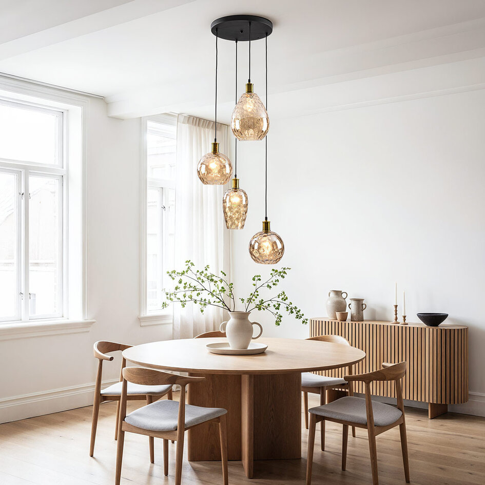 Lampe suspendue design Nilo - 4-lumières en verre ambré et détail convexe