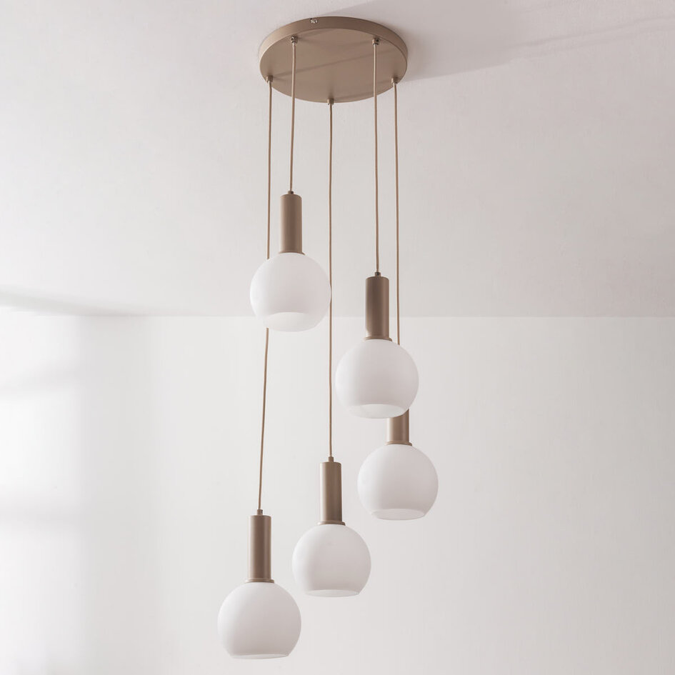 Suspension Imme 5 lumières beige avec abat-jours blanc laiteux