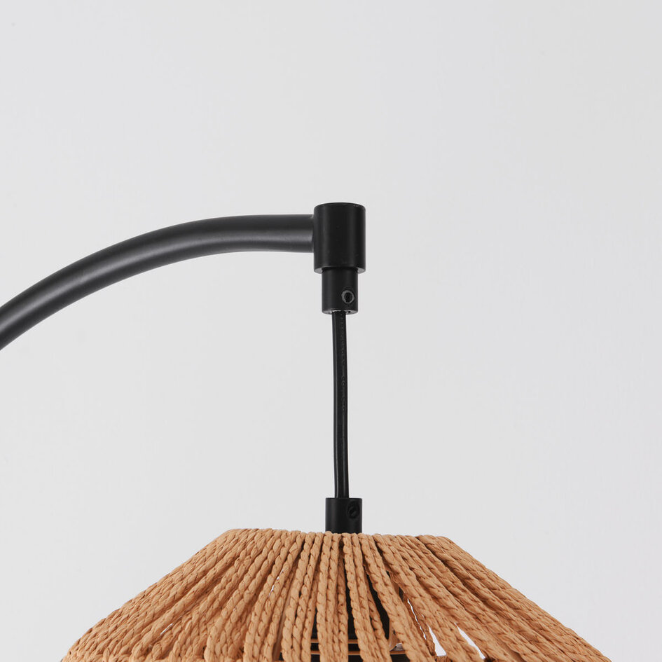 Lampe arquée moderne Estar avec abat-jour naturel et structure noire