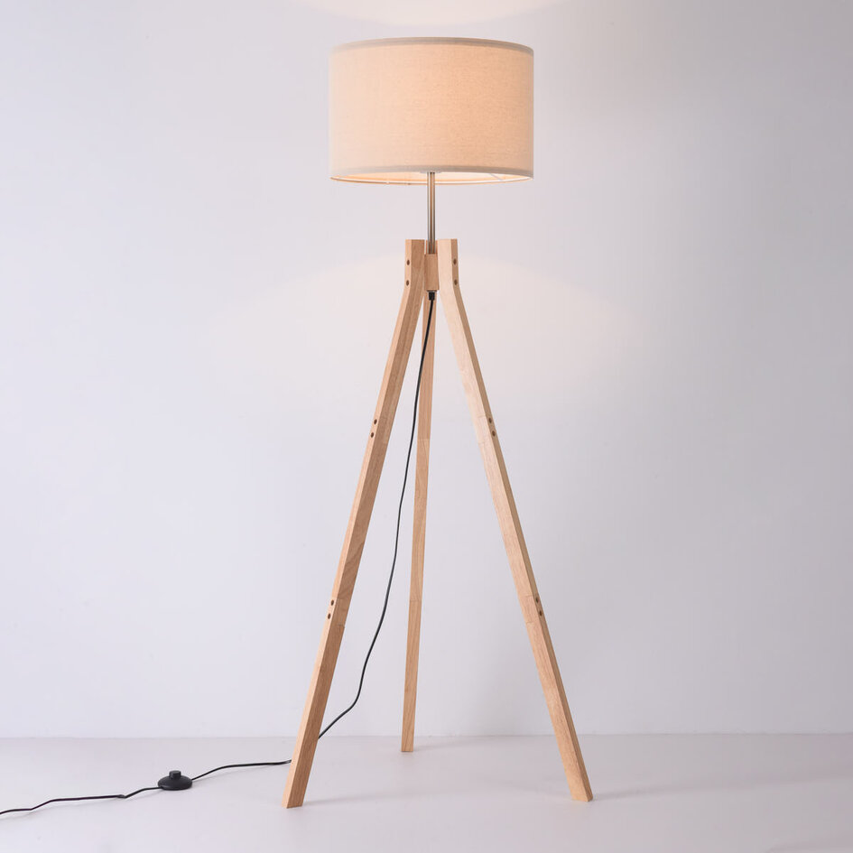 Lampadaire scandinave Tenir avec trépied en bois et abat-jour en lin