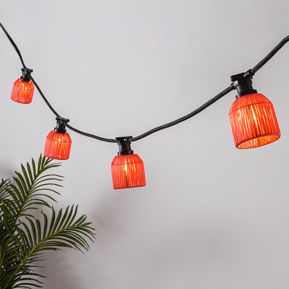 Capot rouge pour guirlande lumineuse, aspect rotin