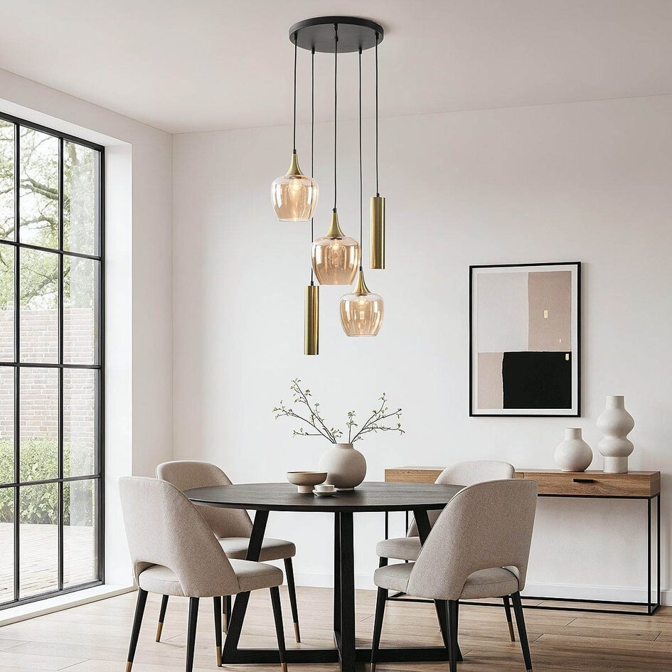 Suspension design Téo dorée avec trois abat-jours en verre ambré et deux spots GU10