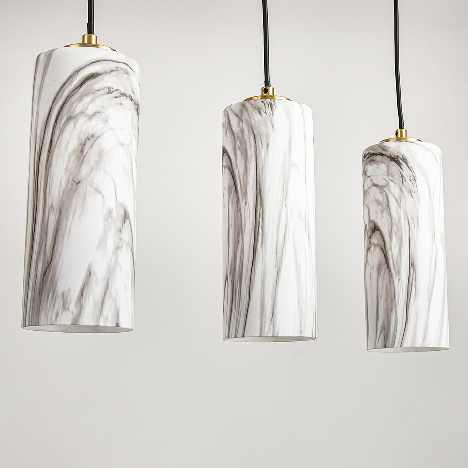 Suspension Vetra avec abat-jours en verre aspect marbre 5 lumières – laiton doré et noir