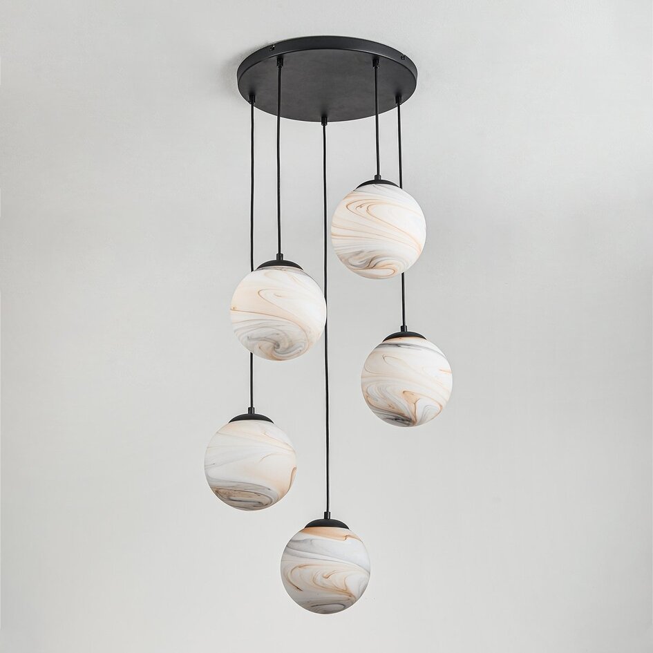 Suspension moderne Marbelle à 5 lumières - noir, globes en verre aspect marbre