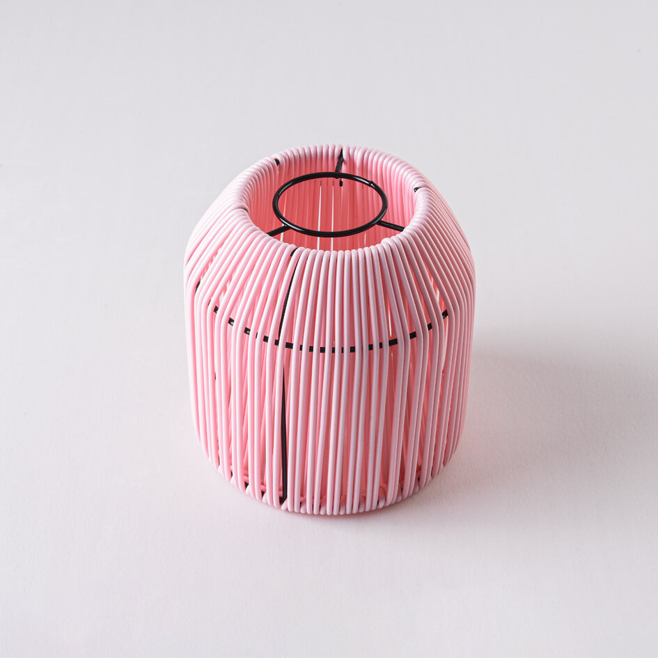 Abat-jour pour guirlande guinguette avec aspect rotin - rose