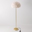 Lampadaire design Evania avec plumes blanches et pied en laiton doré