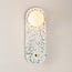 Applique murale Velo en ciment et verre blanc laiteux aspect terrazzo