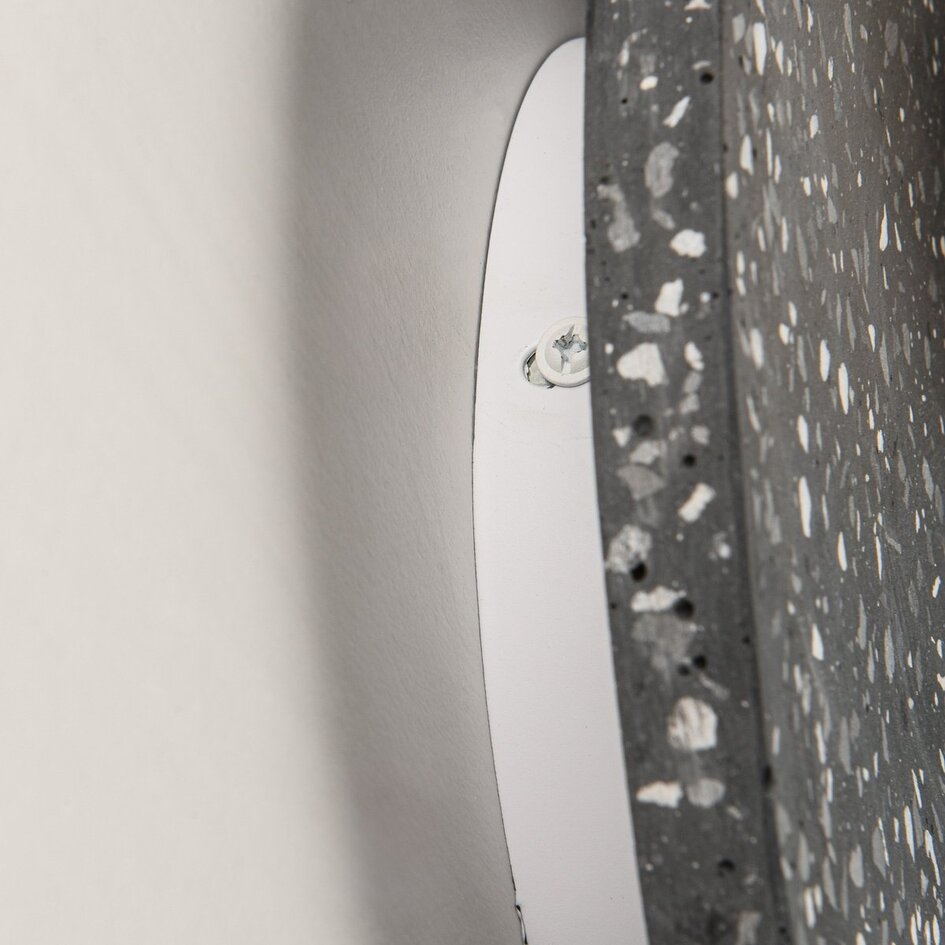 Applique ronde Vero en ciment et verre blanc laiteux, aspect terrazzo gris foncé