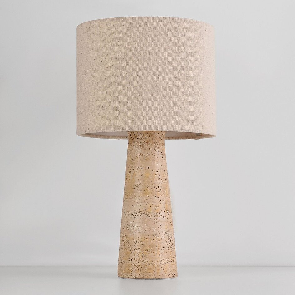 Lampe de table Verla avec abat-jour en lin et pied aspect travertin