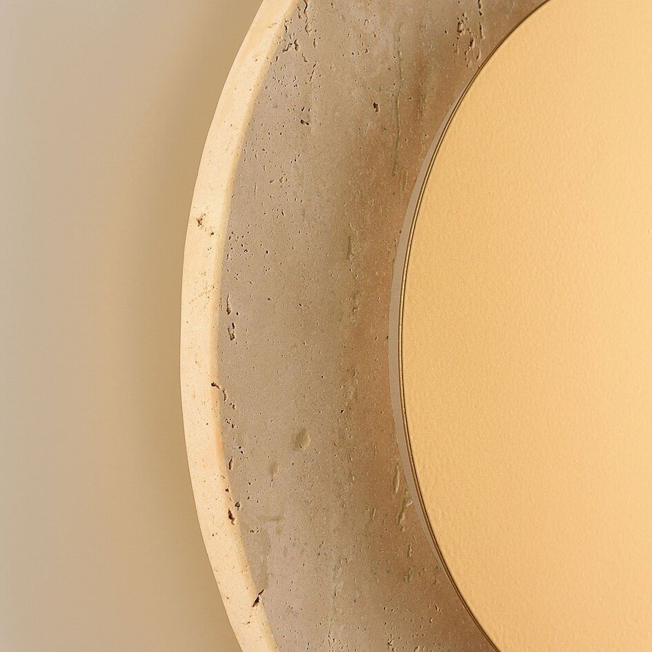 Applique Kiro à LED intégrée et travertin (pierre naturelle) en doré et beige sable