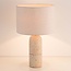 Lampe de table Seraphina avec abat-jour en lin et pied en céramique effet travertin