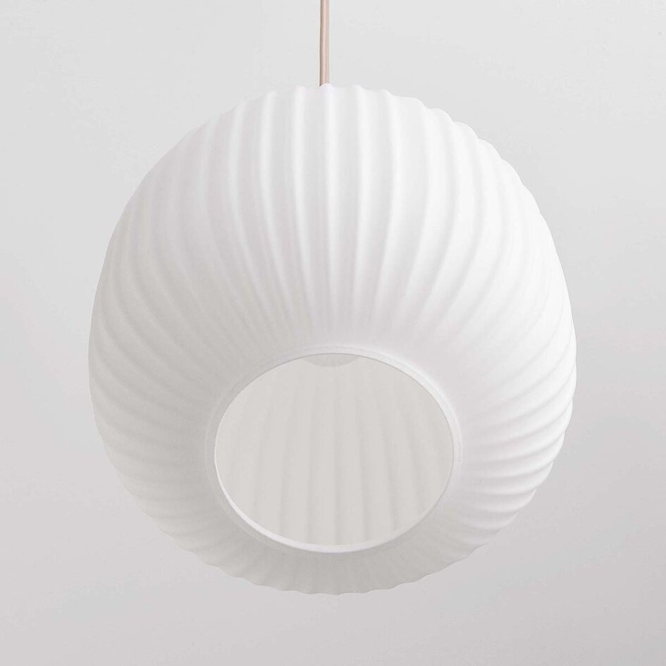 Suspension Meliora beige avec 3 abat-jours en verre nervuré