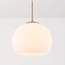 Suspension Meliora beige avec 3 abat-jours en verre nervuré