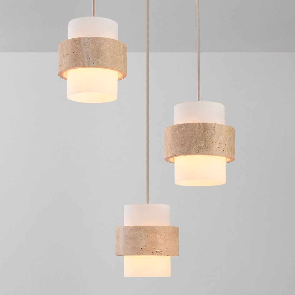 Suspension Sani avec 3 abat-jours en travertin et verre blanc laiteux - beige