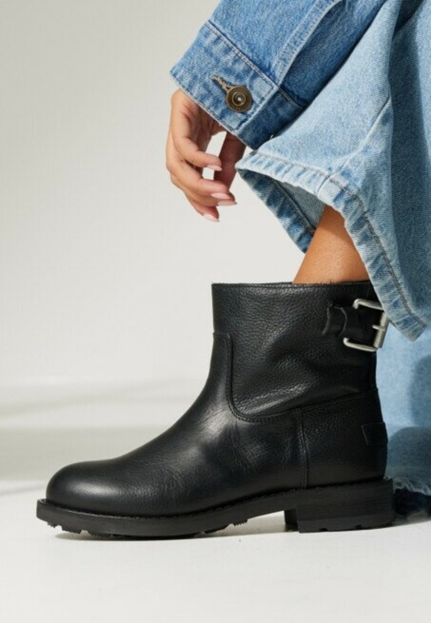 SH001700333W ALYD ankle boot Black Mode Galerie