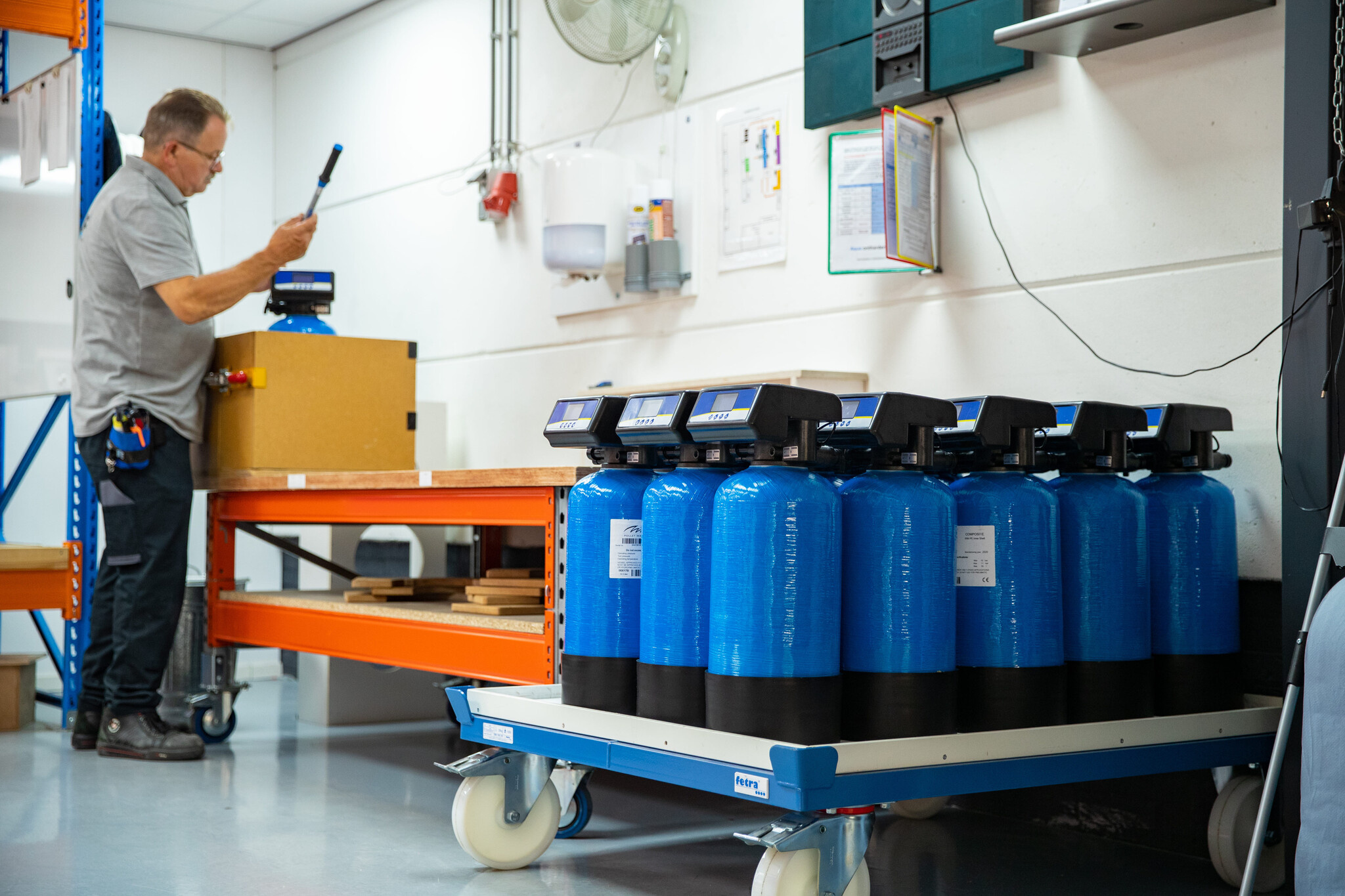 123InstallatieMaterialen - Duowaterontharder 10 liter inclusief zoutbak 60  en isolatiehoes