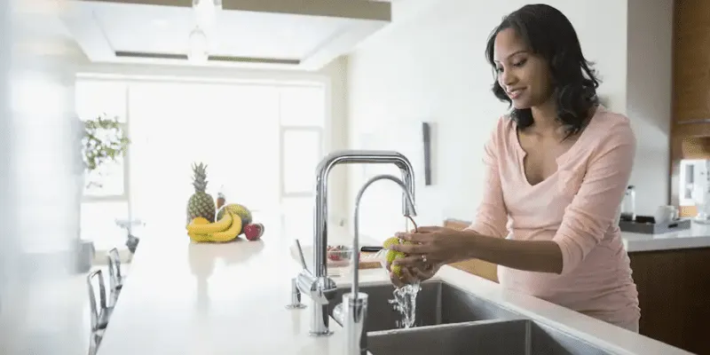 Waarom is het belangrijk om uw boiler en leidingen door te spoelen na een vakantie?